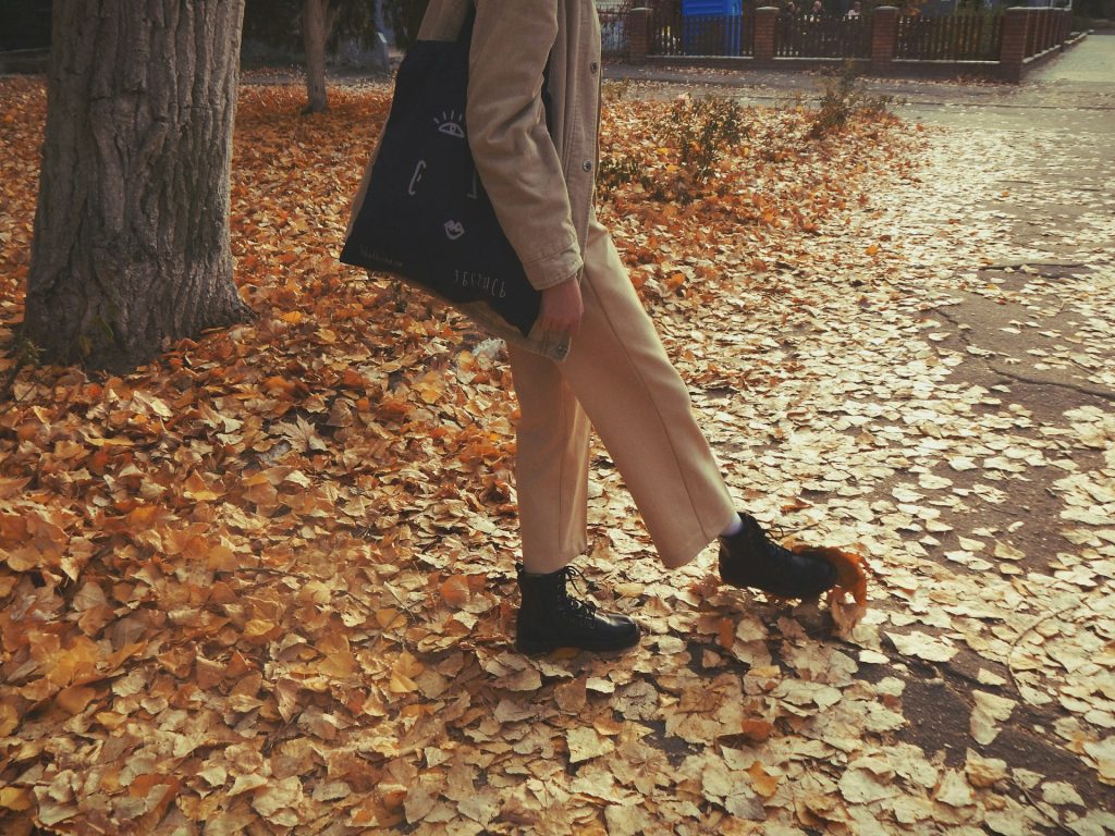 evolvetth ladywalksin leaves